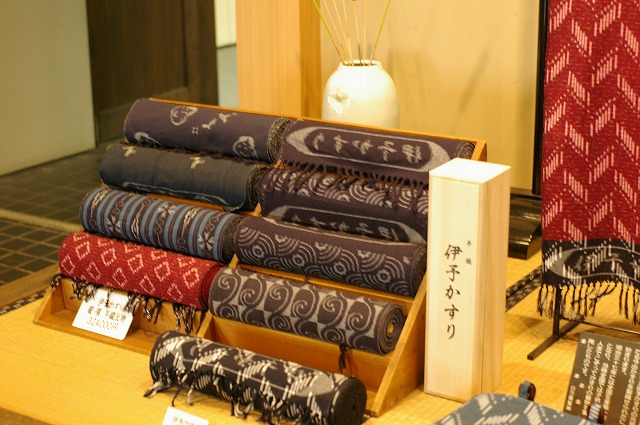 伊予絣 手織り 木綿 反物 愛媛県 伝統工芸品幅約1尺 - 着物