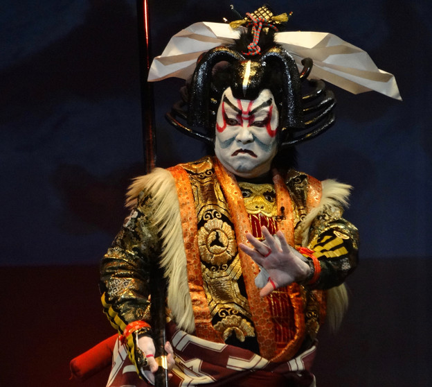 歌舞伎メイク 隈取り の筋や色が持つ意味とは 赤 青 茶色 粋 Iki