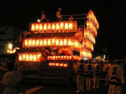 800px-kishiwada_danjiri_festival_at_night_osakajapan-420x315-2079189