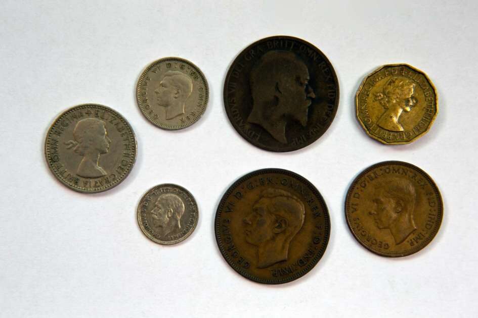 old-money-historic-button-cash-brass-931369-pxhere-com_-945x630-3730036