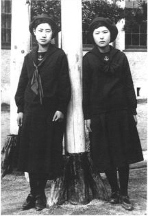 students_of_fukuoka_jogakkou_1920s_fukuoka_japan-216x315-7864909