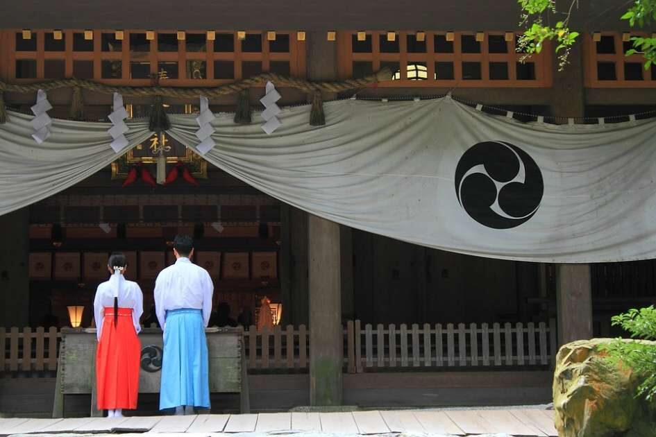 shrine-801609_960_720-945x630-5912936